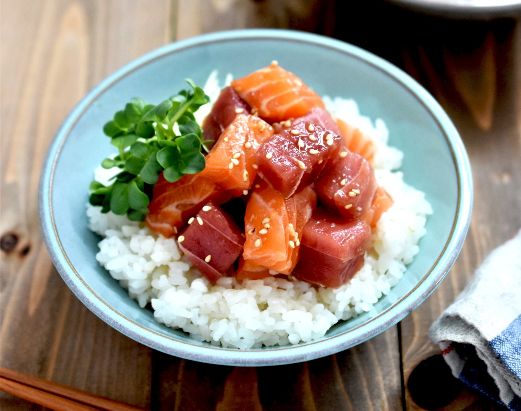 カリスマ主婦ブロガーつきさんこと長田知恵さんが提案 マグロとサーモンのユッケ丼 オーケー株式会社