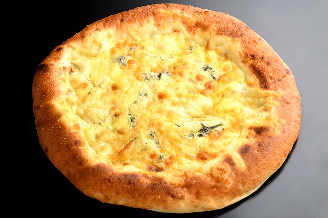 手作りブルーチーズと４種のチーズピザ オーケー株式会社